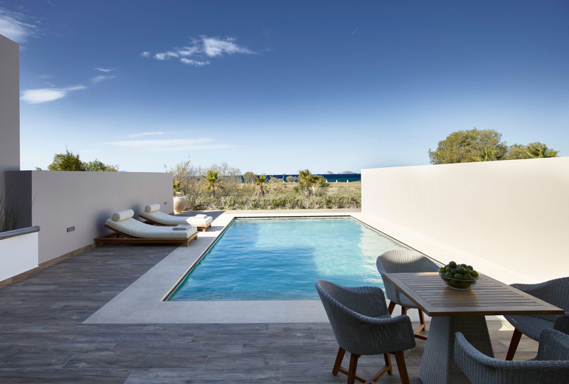 EXECUTIVE SUITE WITH PRIVATE POOL