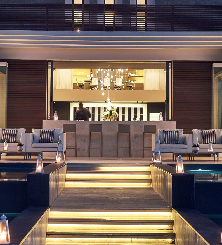 TWIST<span>LOBBY BAR</span>