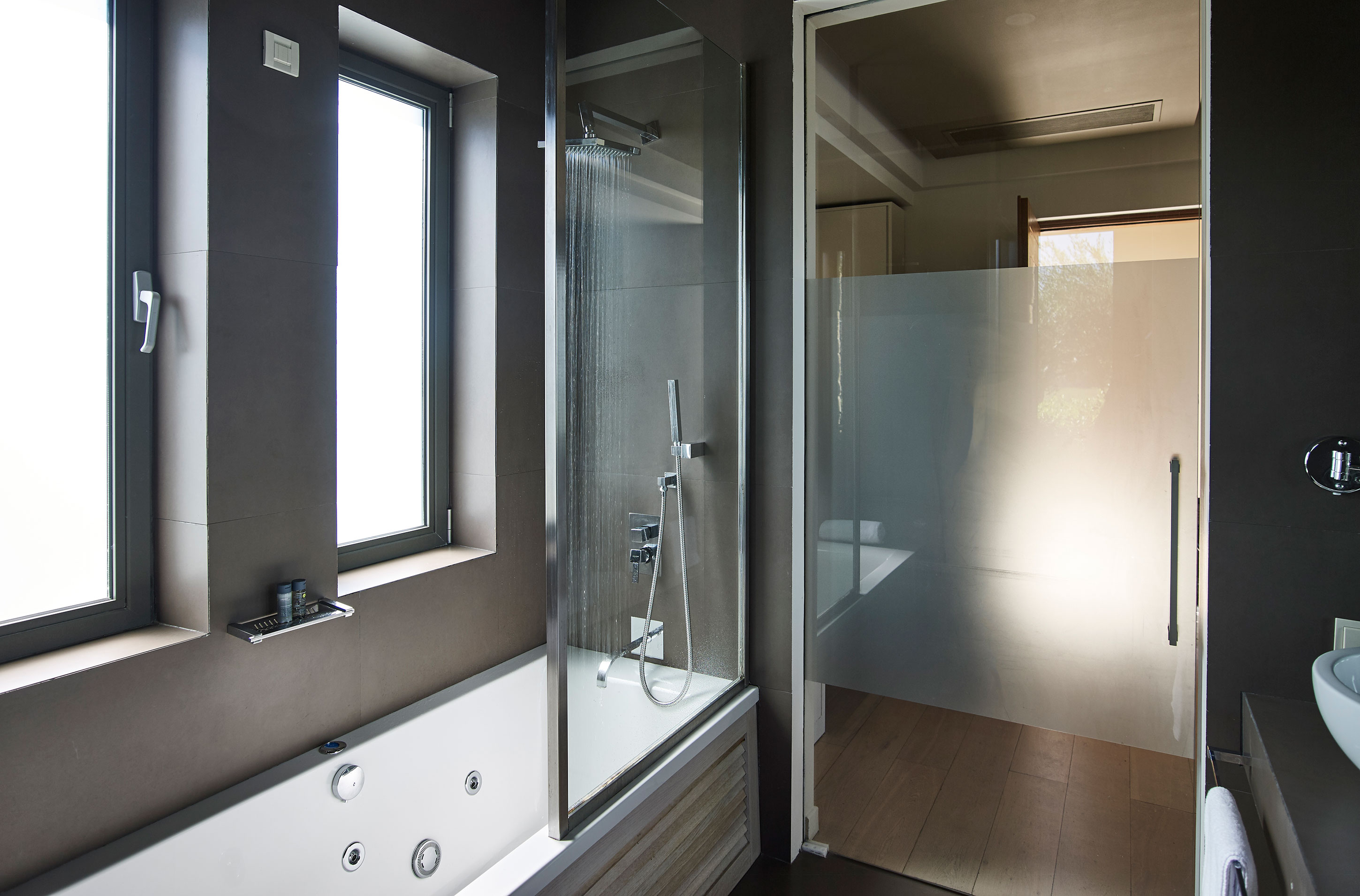 SUPERIOR-VILLA MIT PRIVATPOOL