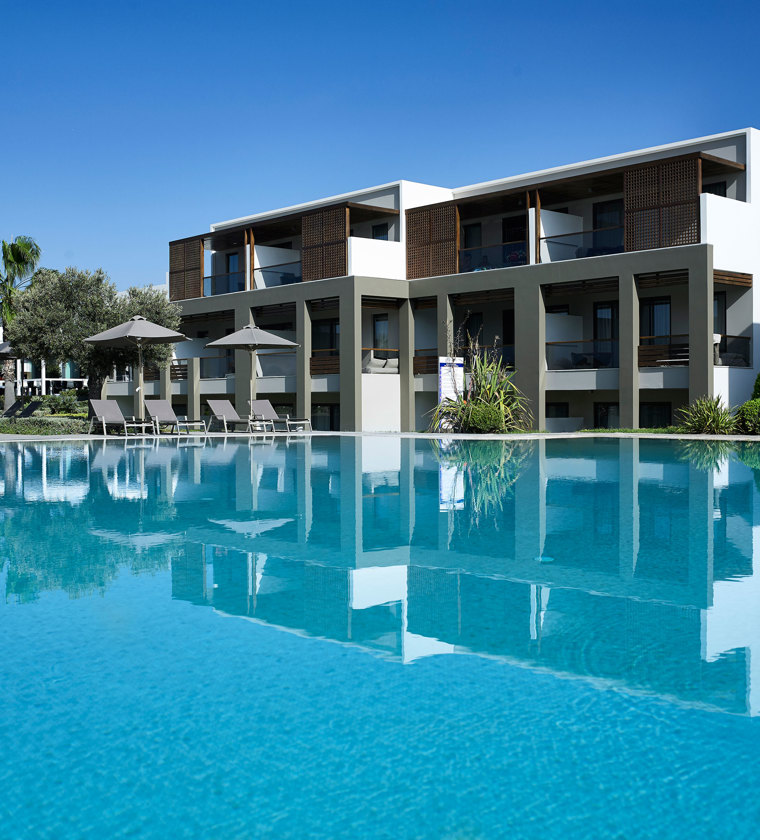 THE HOTEL<span>FEELS LIKE FLOATING ON AIR</span>